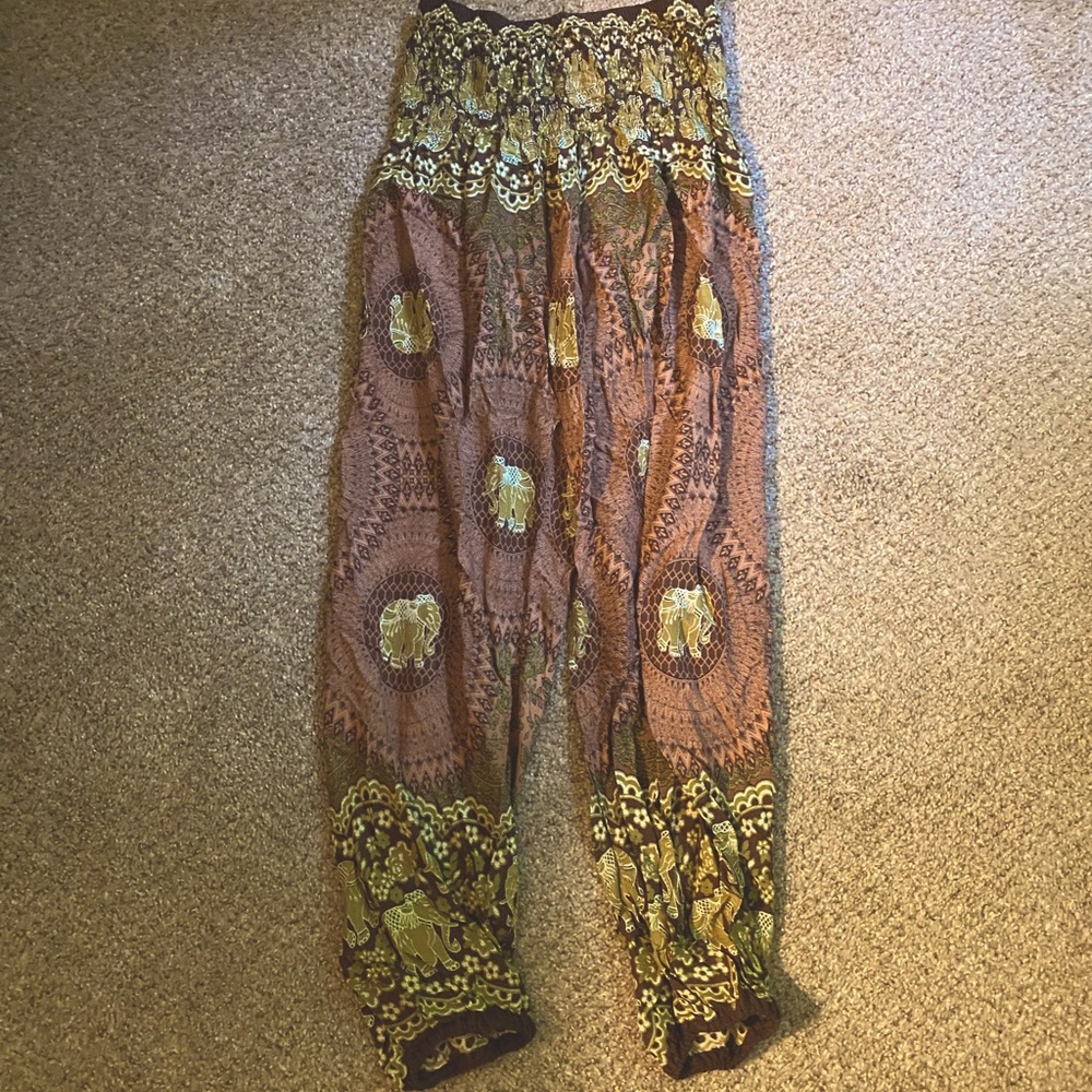 Fun hippie indie elephant pants! Brown and green, super comfy!